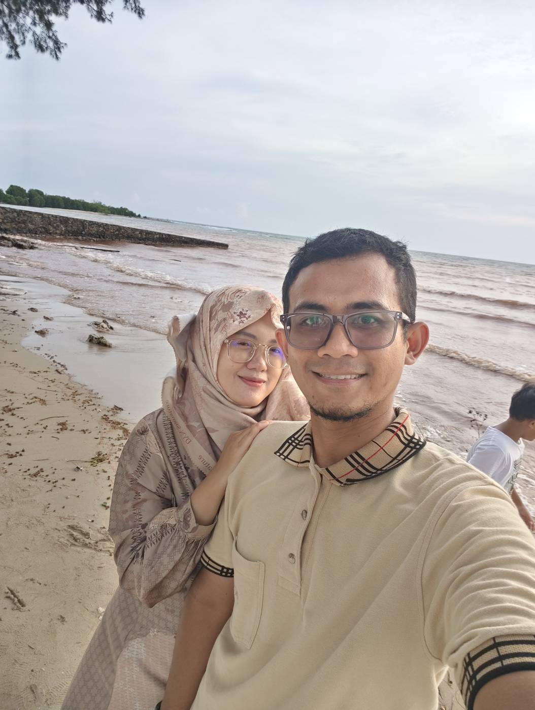 Selfie berdua di pantai
