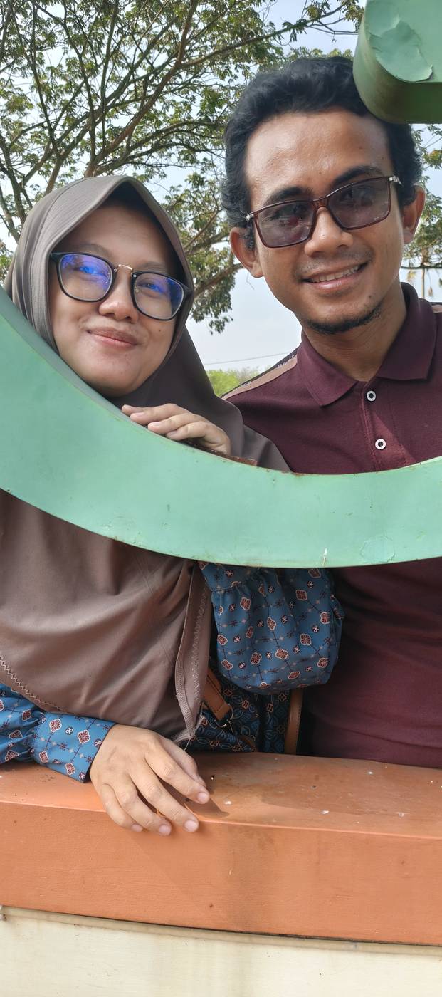 Foto candid ceria berdua